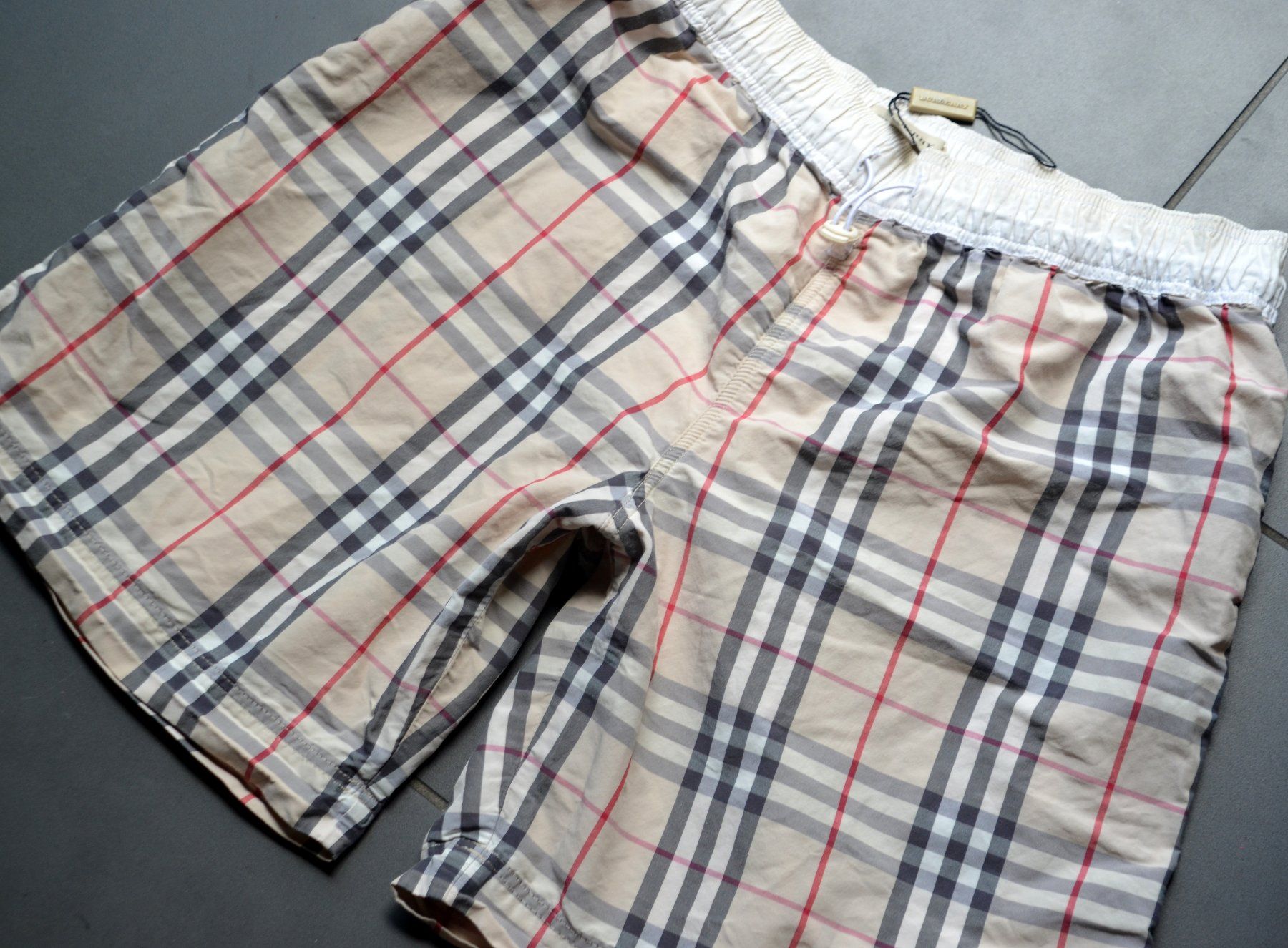 Burberry Pantaloni: Skorts Burberry 164 cm – Nuovo (secondo la descrizione) da Collonges venduto da arashee 1