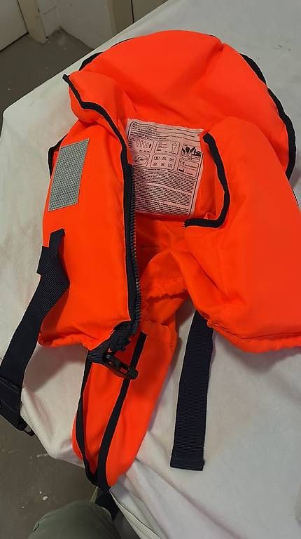 Giubbotti di salvataggio: Schwimmweste 20-30 kg – Usato da Oetwil a.d. Limmat venduto da Stupsi1234