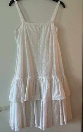 Belle robe légère et estivale en broderie anglaise T/M