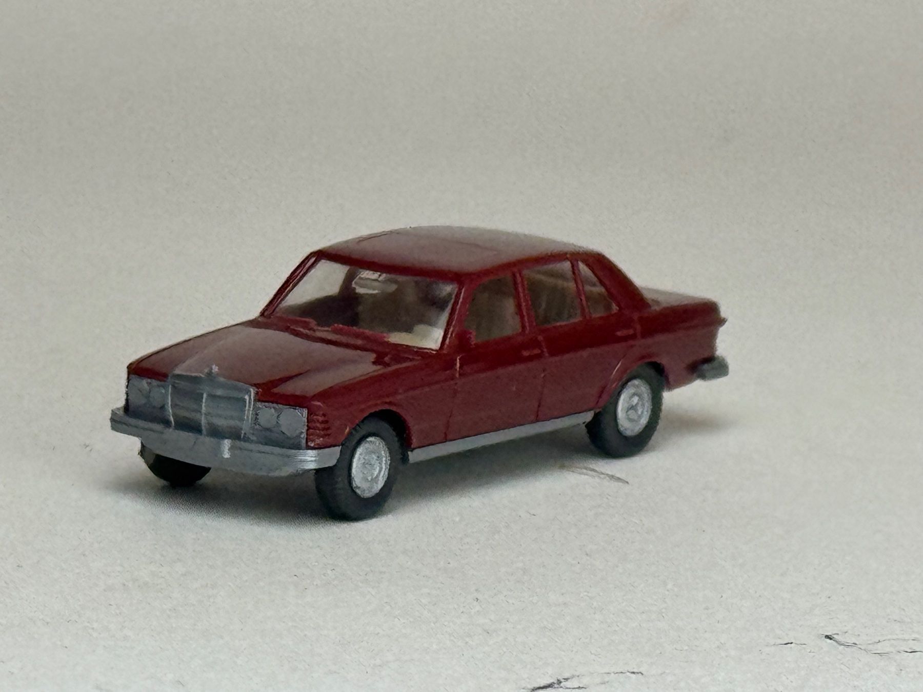 Wiking Modellautos: Mercedes 240 D braunrot – Gebraucht aus Elm von Wikmtz