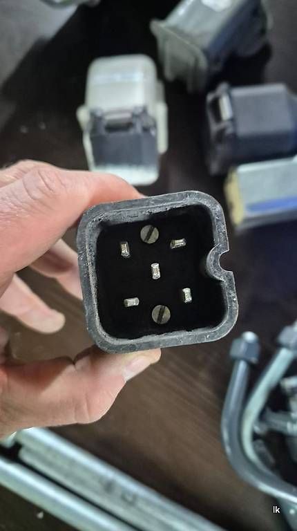 Spine: Gerätestecker J15 / 5 Pol 15 Amp. – Usato da Weggis venduto da Lukas1983