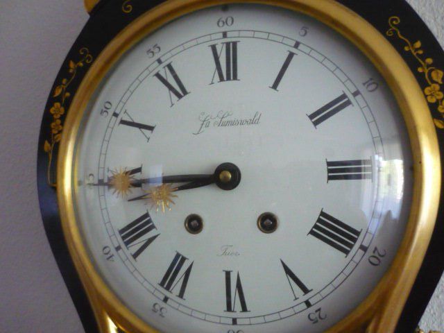 Orologi: Wanduhr Sumiswalder Pendule  schwarz mit Golddekor – Difettoso da Belp venduto da Polexli 2