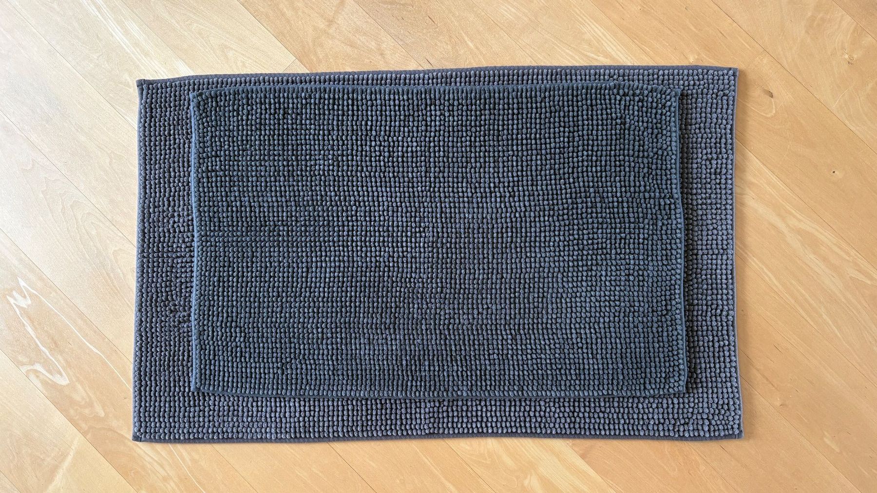 Tappeti: 2 bathmats in chenille dark grey – Nuovo (secondo la descrizione) da Adliswil venduto da fashionholic