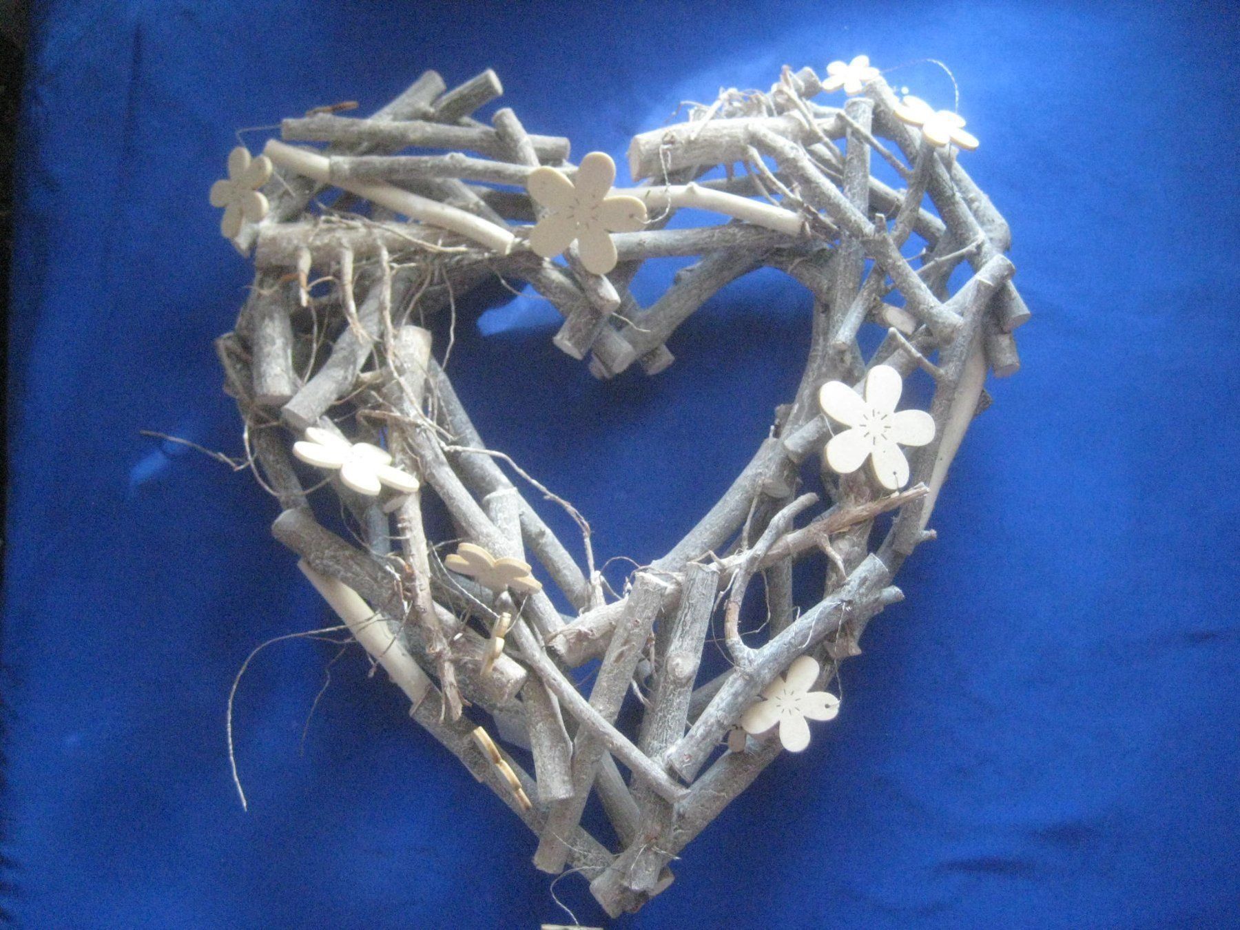 Tutte le decorazioni: HOLZ  HERZ   KRANZ – Usato da Uster venduto da flocke1