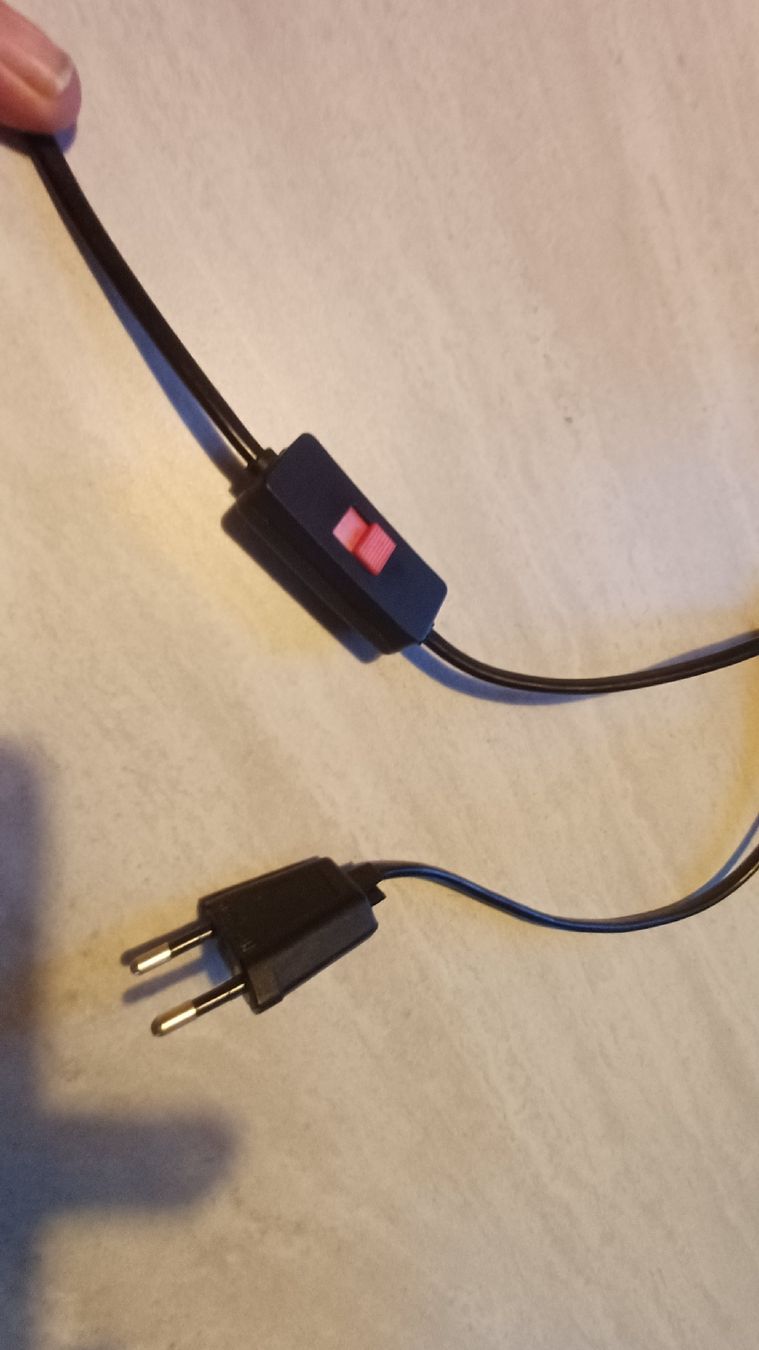 Lampade:  Schöne Spottlampe  – Usato da Flawil venduto da Naphtali 7
