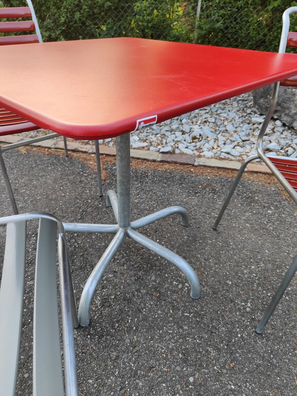 Schaffner Set di tavolo e panche: Schaffner Rigi -Tisch mit Lättlistühlen – Usato da Mellingen venduto da Artrena 1