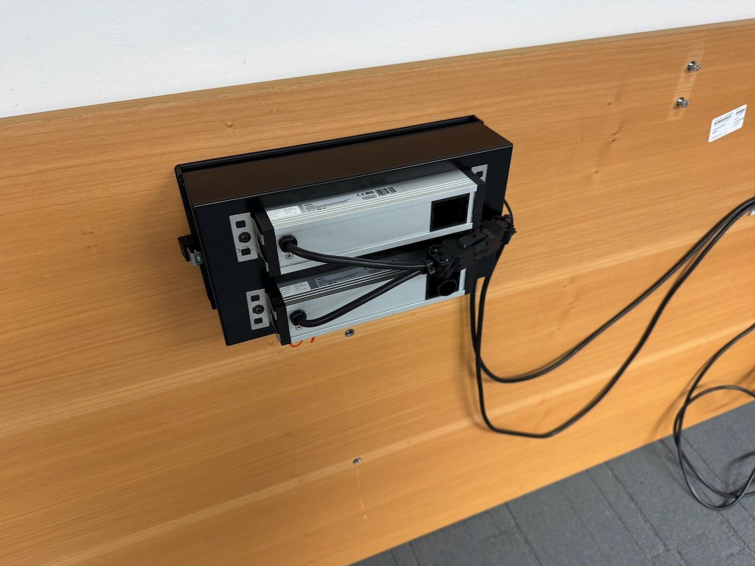 Stecker: Bachmann VENID Sitzungszimmer Tischsteckdoseneinsatz – Gebraucht aus Affoltern am Albis von Zapro 3