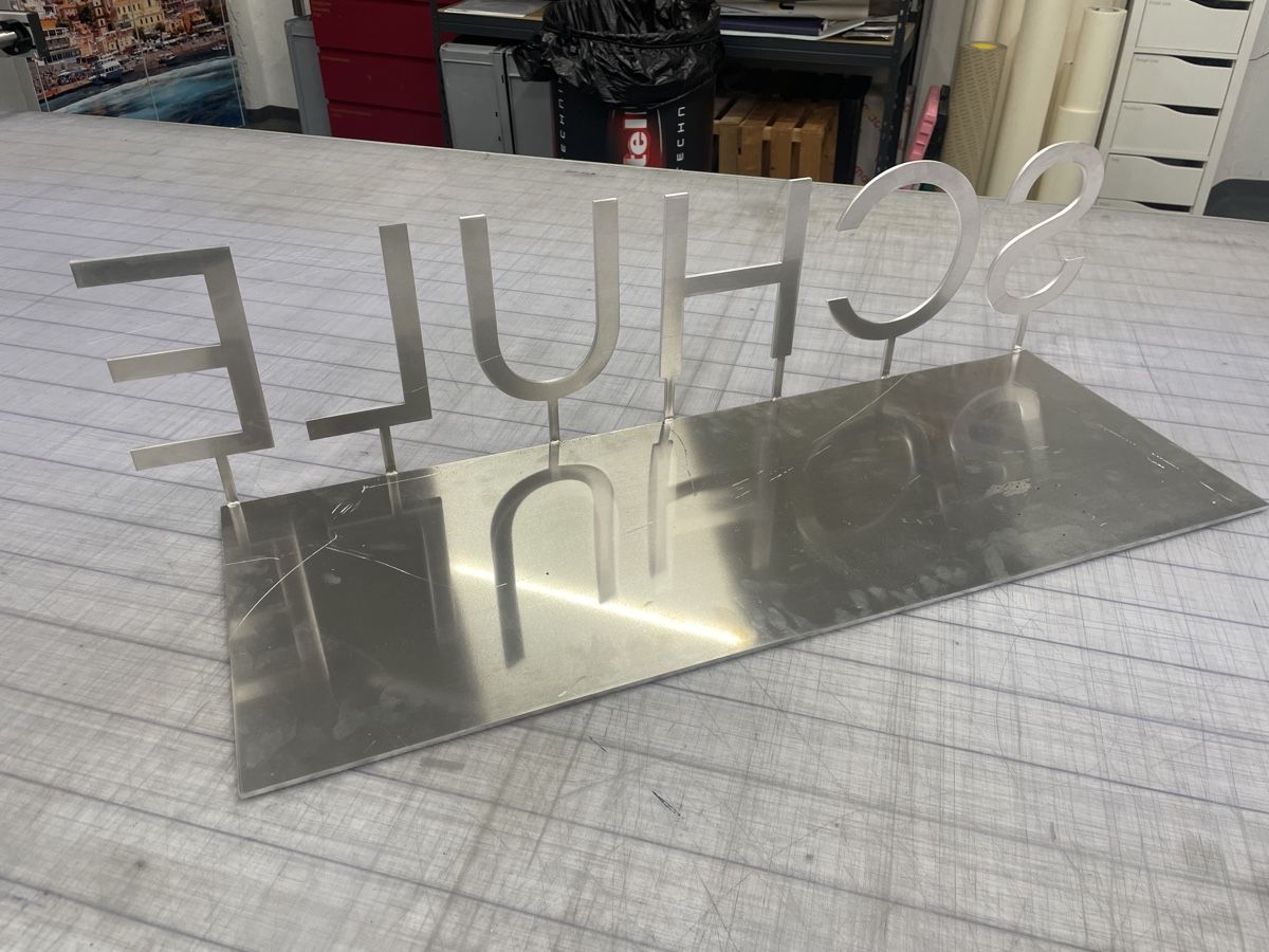 Insegne: Aluminiumschrift Schule – Nuovo (secondo la descrizione) da Sursee venduto da Schriftgestalter 3