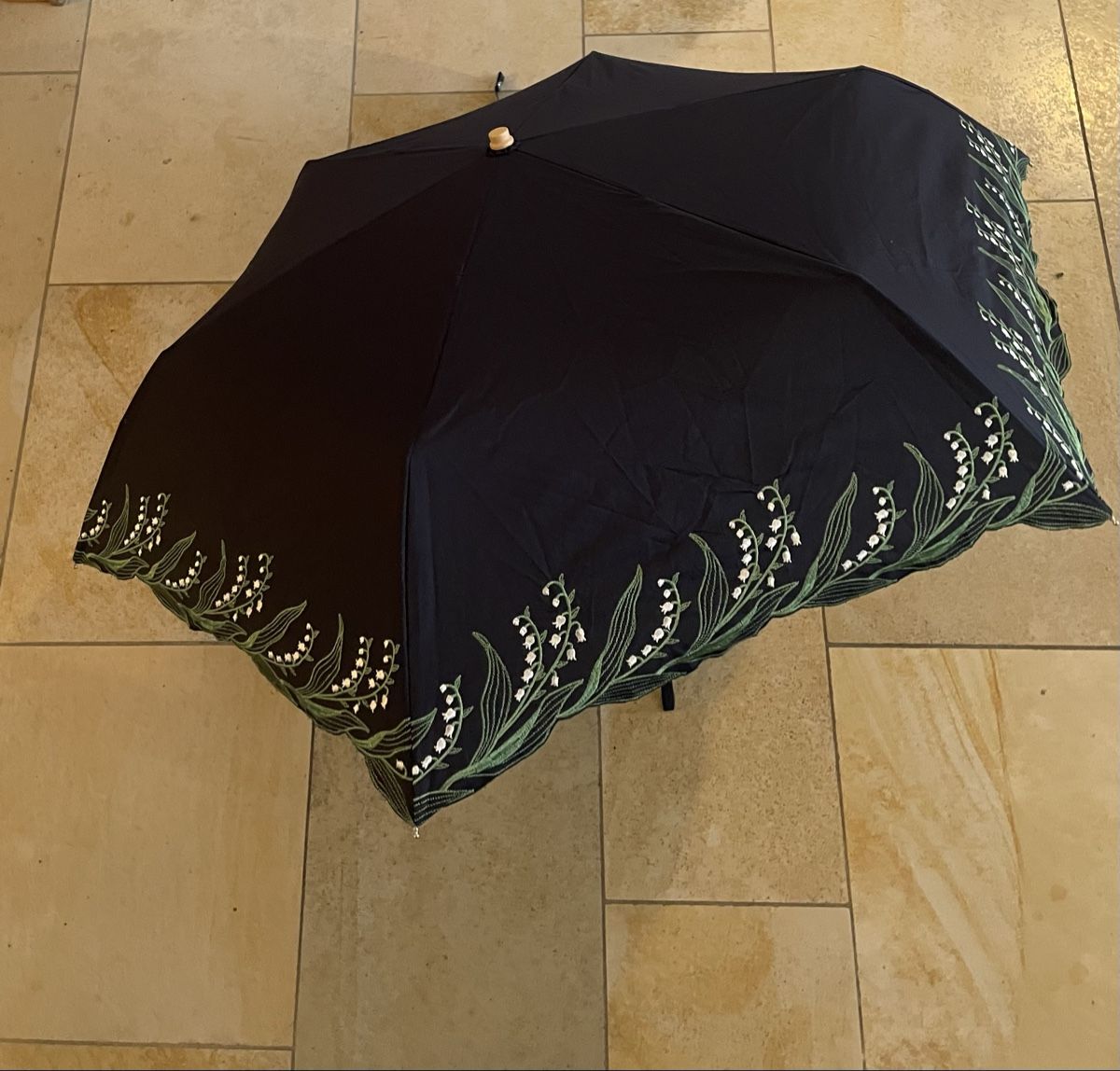 Ombrelli: Umbrella dark with flower pattern, foldable – Usato da Zürich venduto da joh_89d8