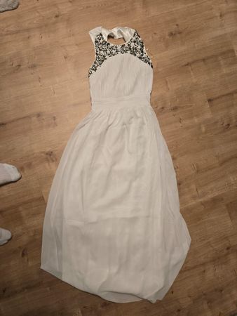 Weisses Abendkleid mit Strassteinen