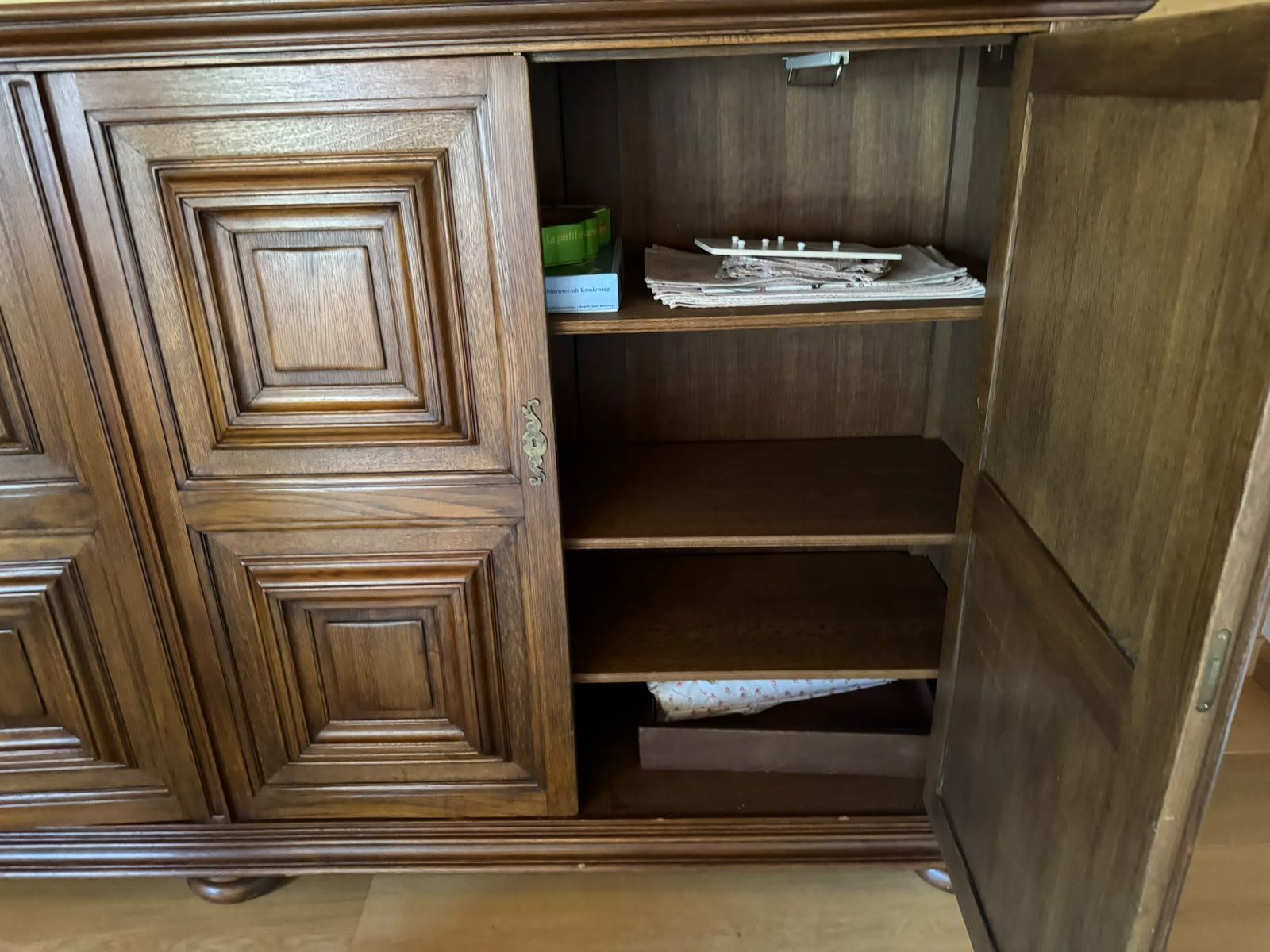 Buffets: Rustikaler Holzschrank – D'occasion à Kandersteg par jbulle 1