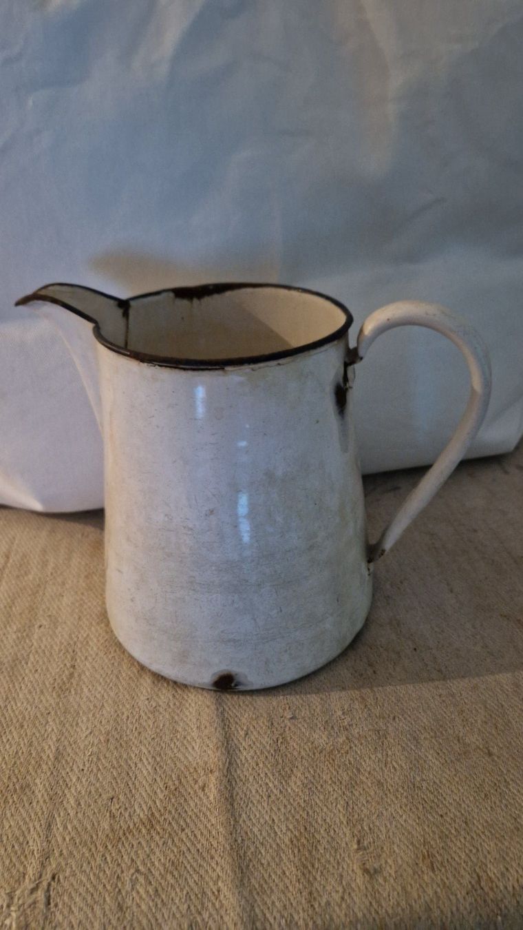 Caraffe: Emaille Krug alt weiss – Usato da Rütihof venduto da Teddy1985 1
