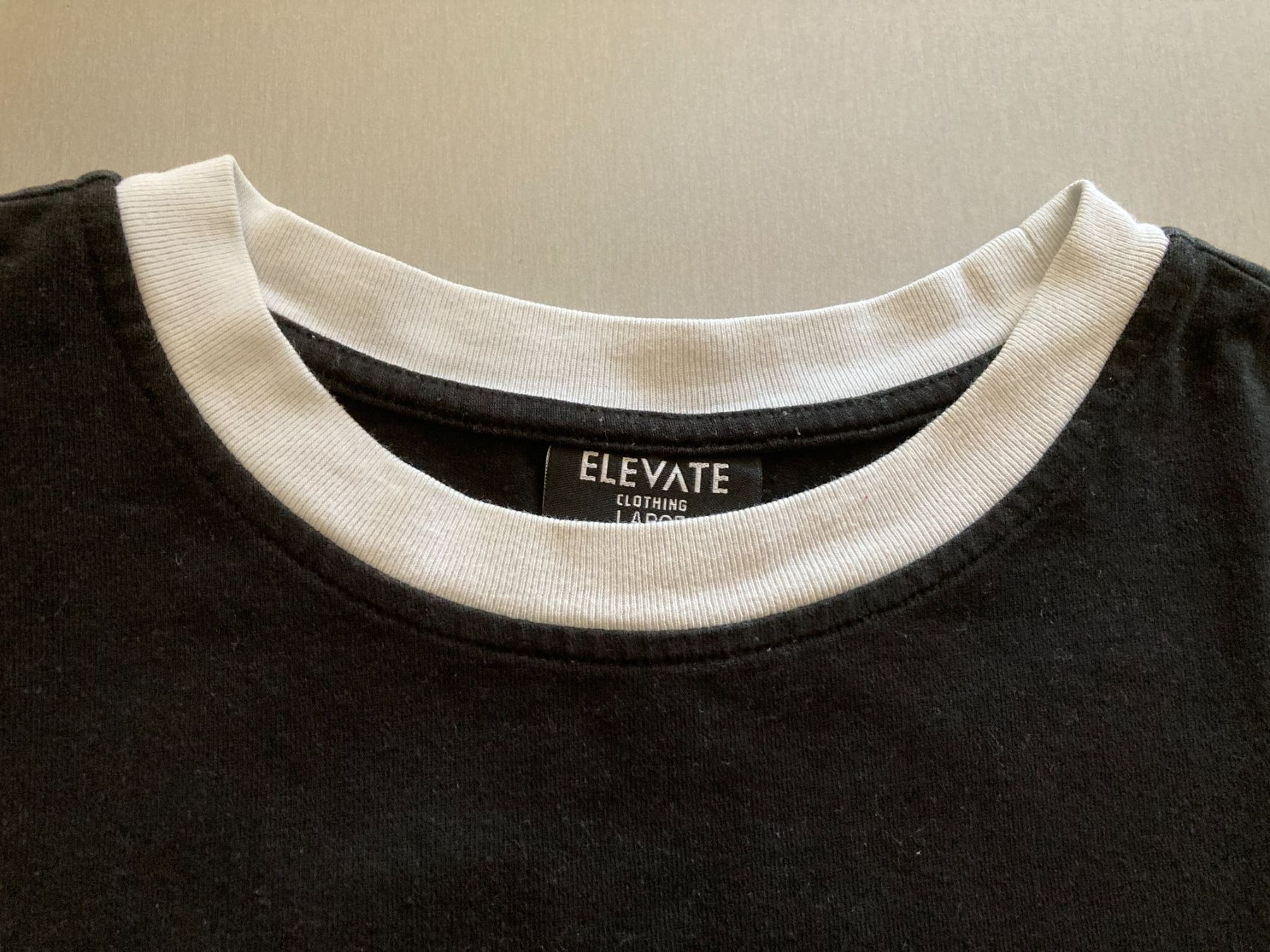 T-shirts: Herren ELEVATE T-Shirt schwarz – D'occasion à Obfelden par miau68 2