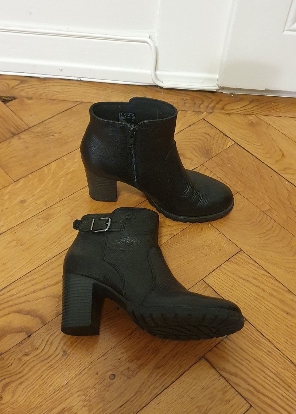 Clarks Scarpe da donna: Bottines noires Clarks taille 37 – Usato da Lausanne venduto da Xenita 1