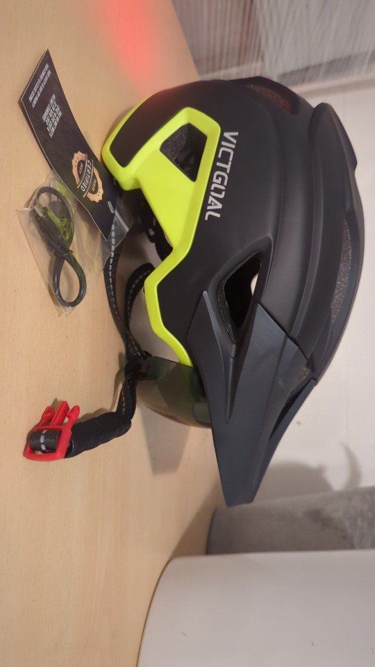 Caschi: Fahrrad Helm LED Licht – Nuovo e nell'imballaggio originale da Suhr venduto da sjay.Cv 1
