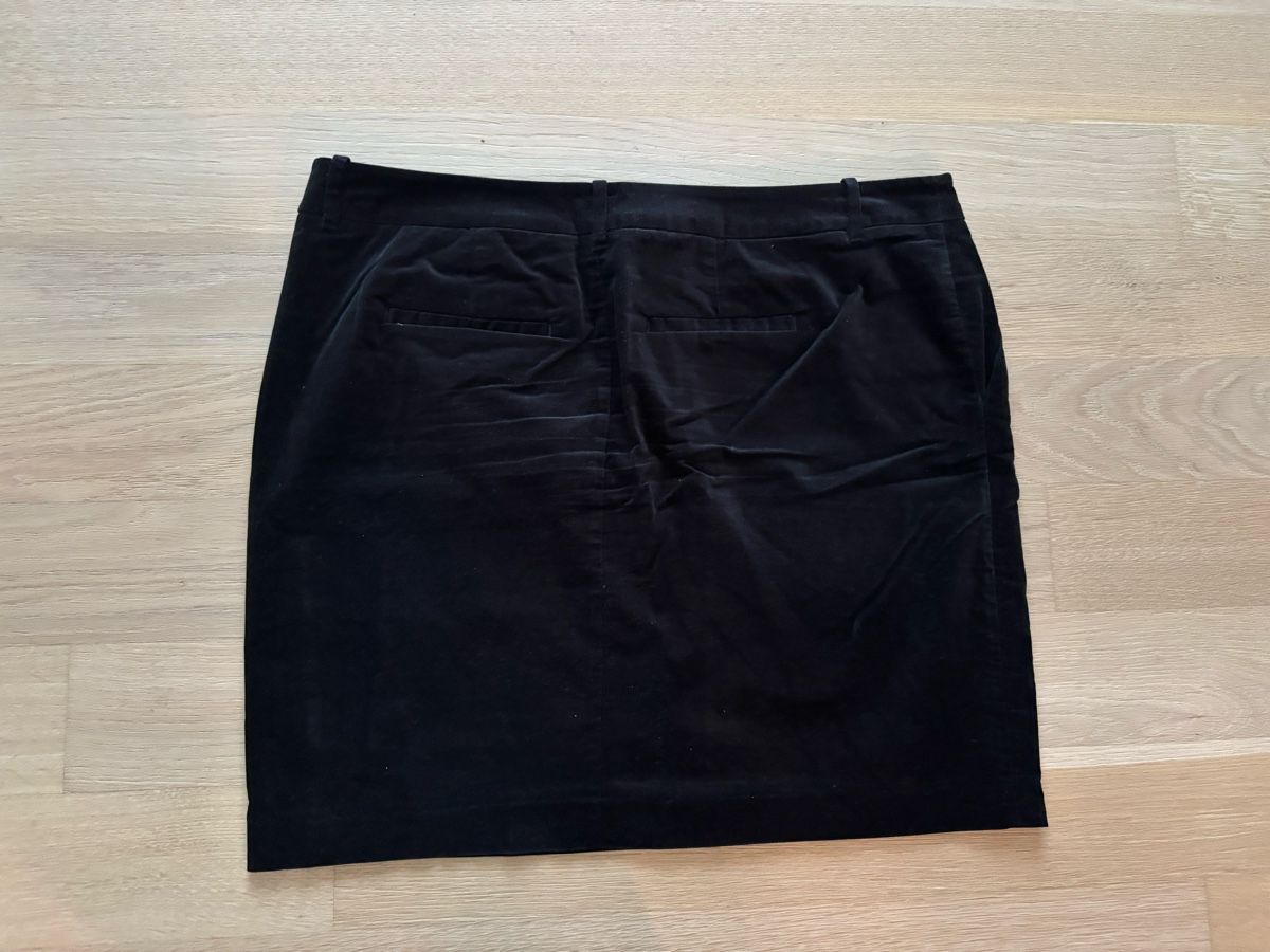 S.Oliver Gonne: Jupe Samt schwarz s.Oliver Gr. 46 s.Oliver – Usato da Gwatt (Thun) venduto da Bioethanol01 1