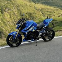 Suzuki GSR 750
