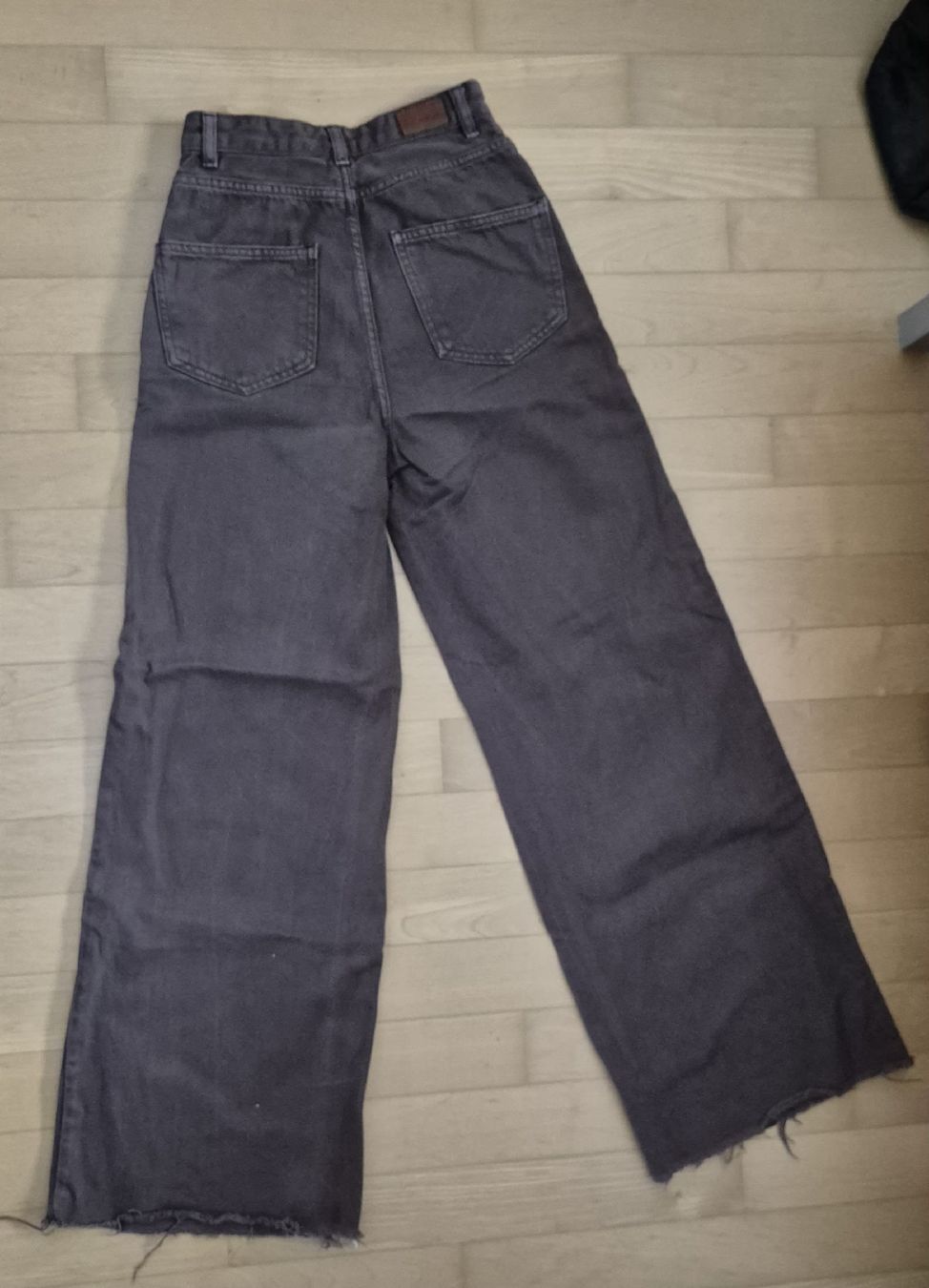 Jeans: Jean wide leg brun – Usato da Cheseaux-Lausanne venduto da cloe.ly_n. 1