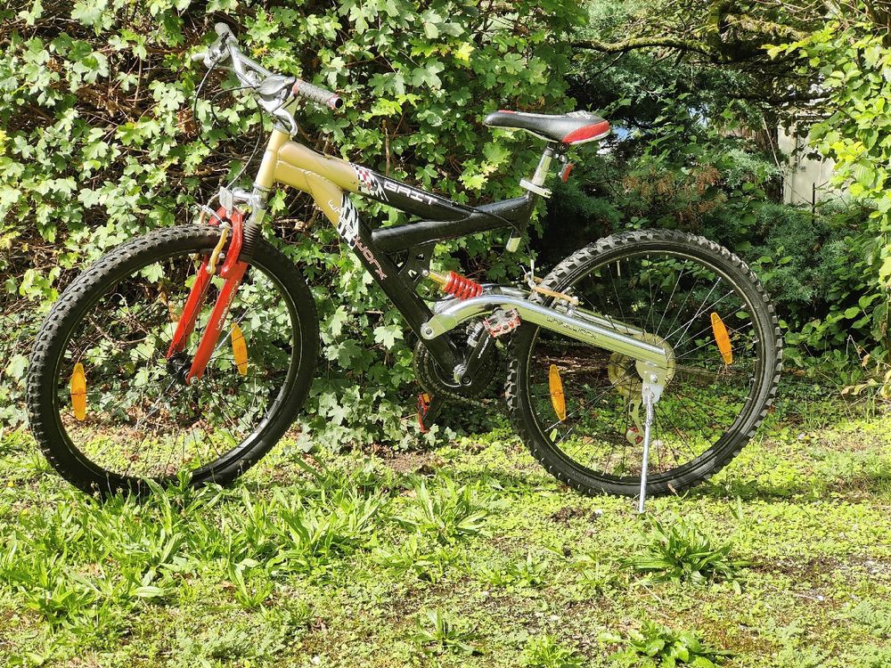 VTT Homme 27,5 Morzine noir-rouge 21 vitesses Freins à Disques KS Cycling M610M
