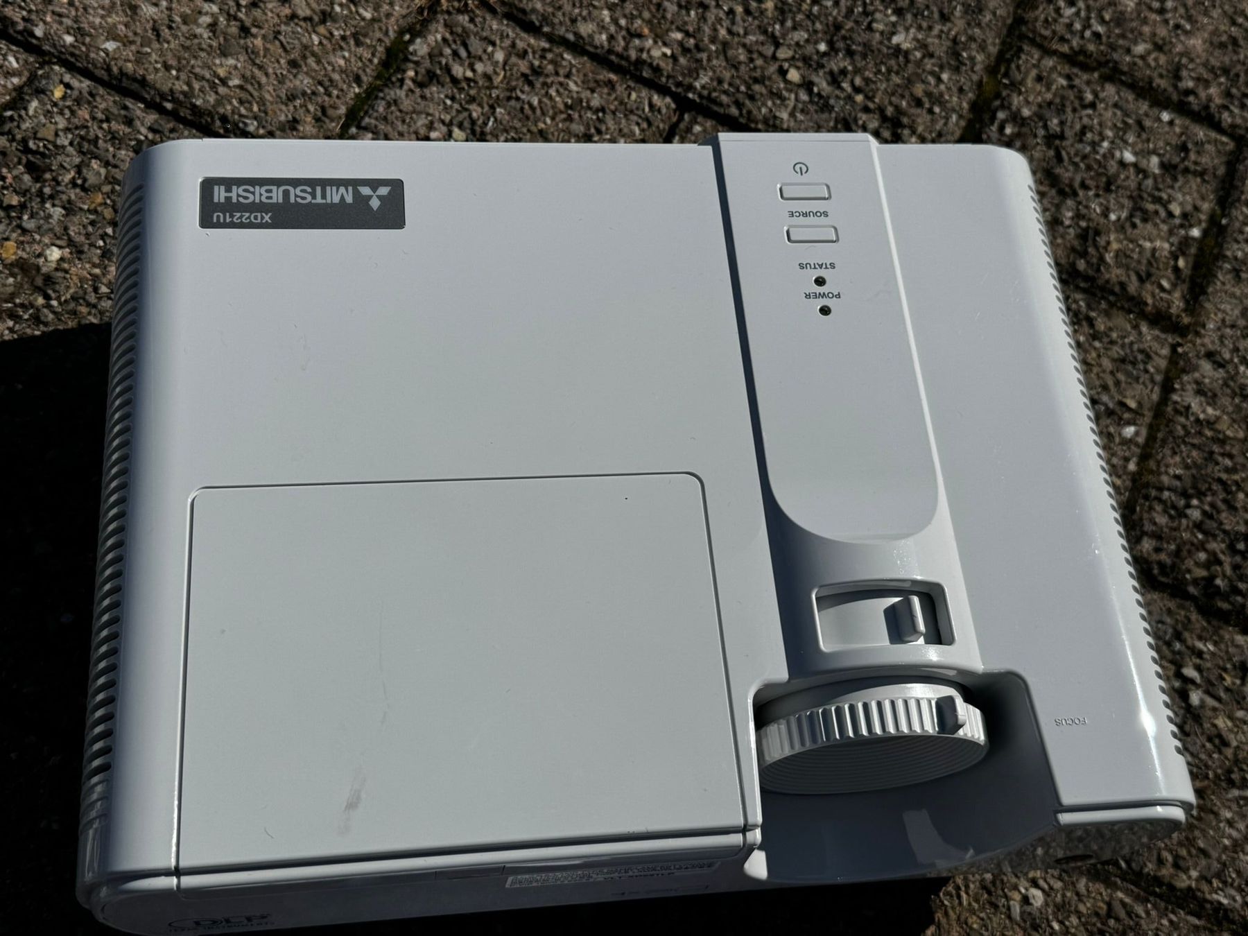 Mitsubishi Proiettori: Beamer Mitsubishi XD 221U – Usato da Egg b. Zürich venduto da Brocki_Insel_Egg 2
