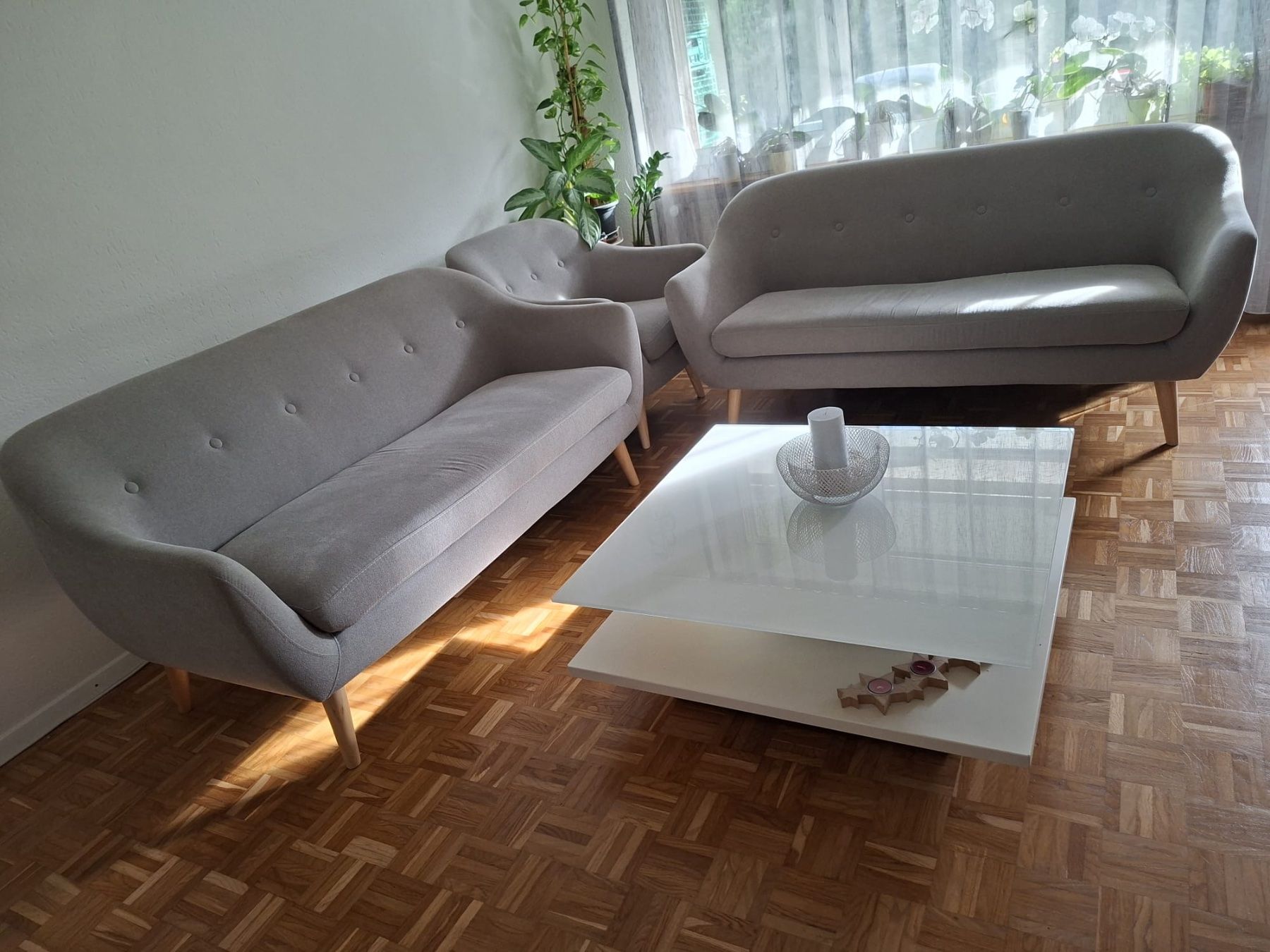 Divani: Gemütliche 3 Sofa hellgrau top Zustand mit einem Glasstisch – Nuovo (secondo la descrizione) da Riniken venduto da ben_mwp5 2