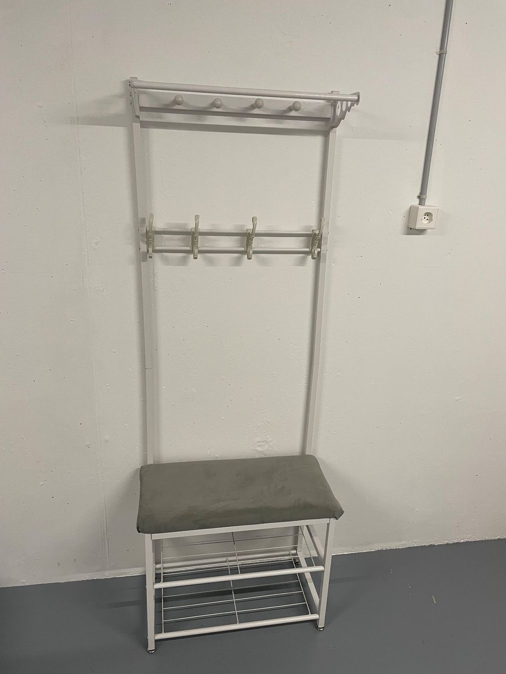 Guardaroba: Schöne Garderobe – Usato da Seengen venduto da I.Fontana