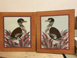 Paire de tableaux brodés motif canard, bon état