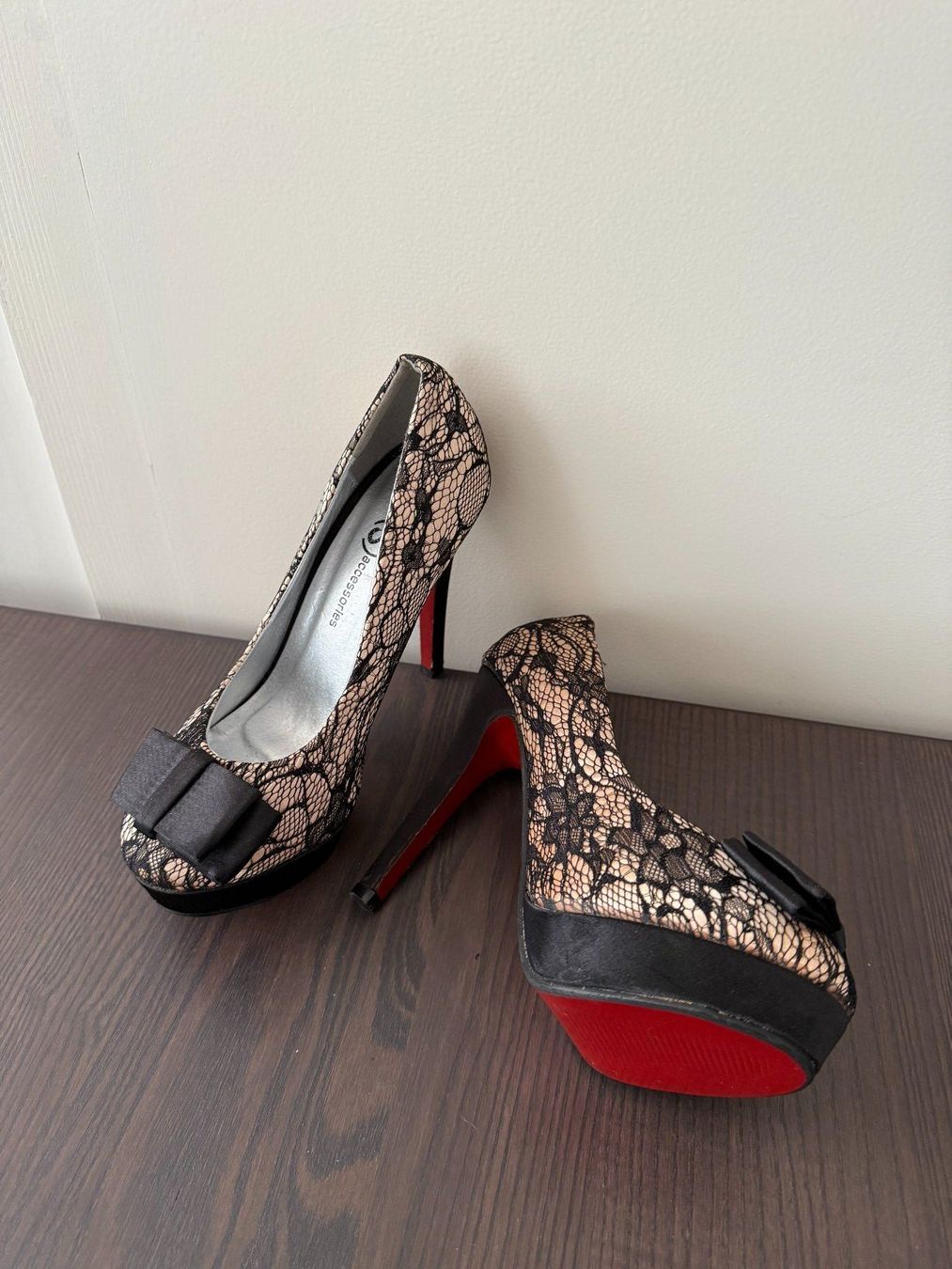 Scarpe da donna: 38. Escarpins hauts en dentelle – Nuovo (secondo la descrizione) da Le Locle venduto da tchanatakoua 3