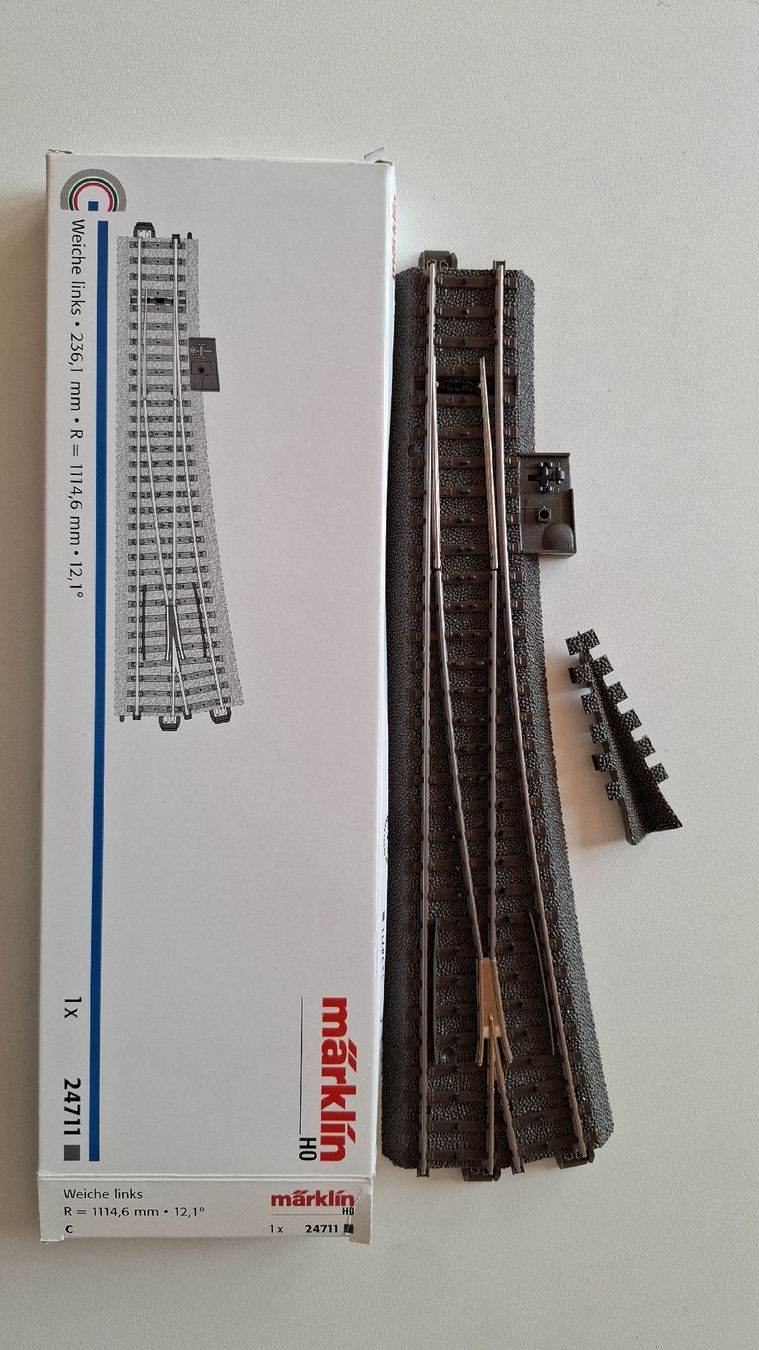 Märklin Modellini di ferrovie: Märklin Weiche Links 24711 – Nuovo (secondo la descrizione) da Zollikofen venduto da Onkel_Donald