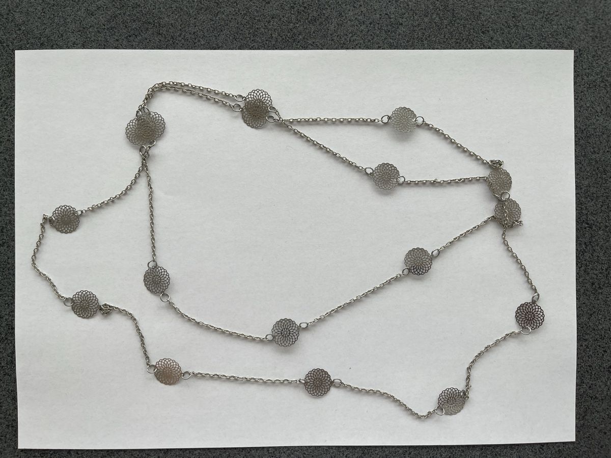 Catenine: Long collier motif fleurs, env 70cm – Usato da Romont FR venduto da cat_j6ww