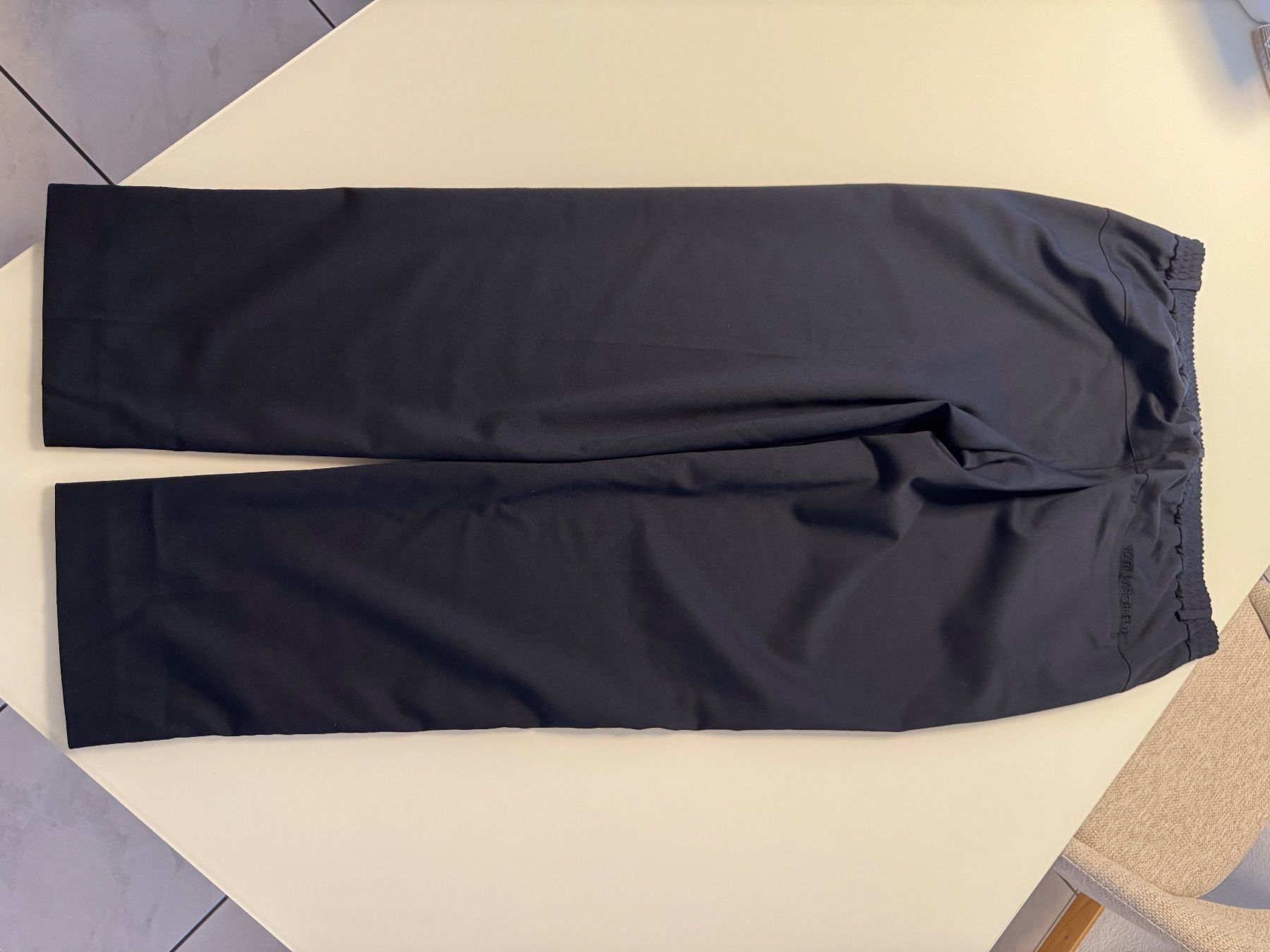 Karl Lagerfeld Pantaloni: Pantalon Karl Lagerfeld – Usato da Prez-vers-Noréaz venduto da jon_lm5f 1
