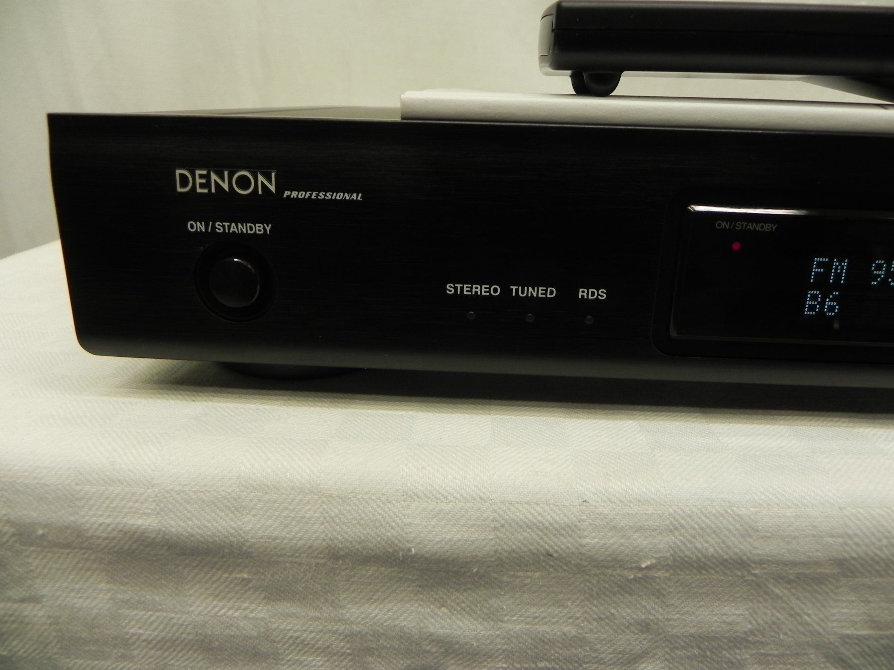 Denon Radio: Denon DN-U100 Tuner mit FB – Nuovo (secondo la descrizione) da Basel venduto da Life-Style-Art 1