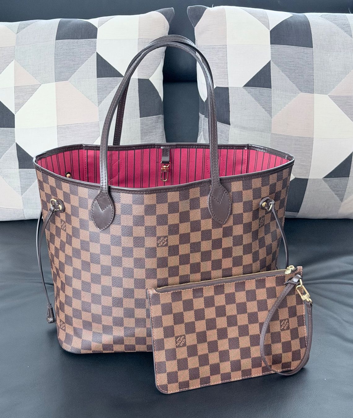 Louis Vuitton Sacs femmes: Louis Vuitton Neverfull – D'occasion à Reinach AG par RobbisB