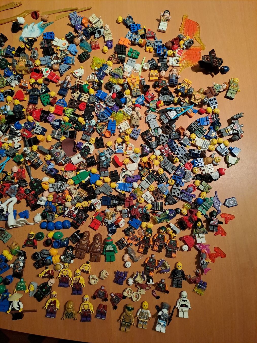 Lego Spielzeuge: Lego Figuren Teile Lot  Versand möglich – Gebraucht aus Kestenholz von Knox1973 2