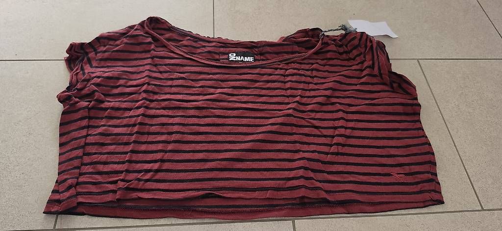 Camicette, T-shirt & Top: Bauchfreies Top Gr. Xs-S – Usato da Obfelden venduto da iNe29