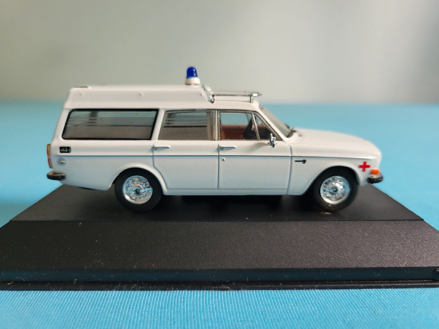 Volvo Modellautos: Volvo 145 Express Red Cross Ambulance – Neu (gemäss Beschreibung) aus Glattbrugg von PhilKrill 2