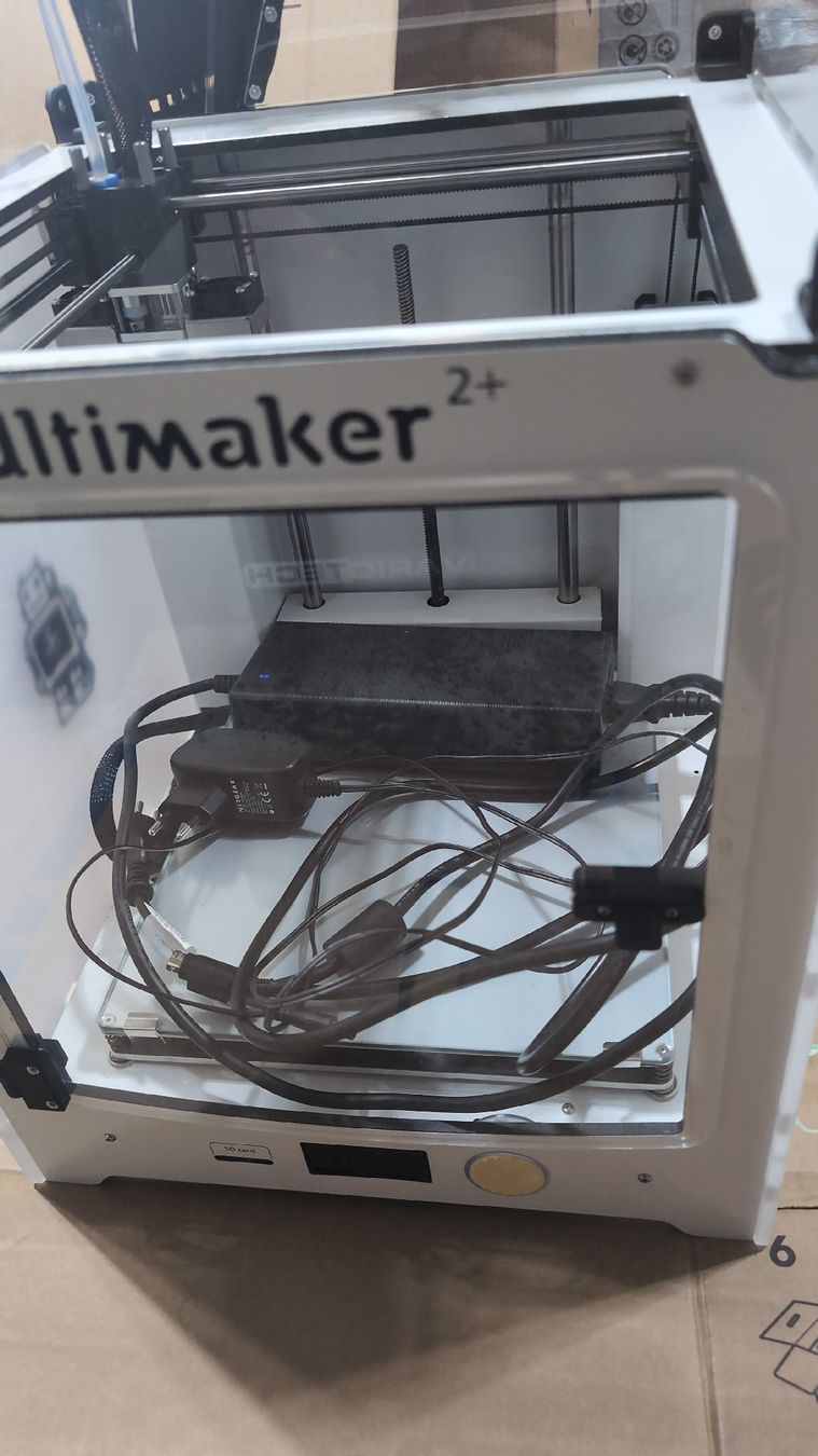Ultimaker Stampanti 3D: Ultimaker 2+ mit Einhausung 3D Drucker - Top Zustand – Usato da Aristau venduto da Illi3 3