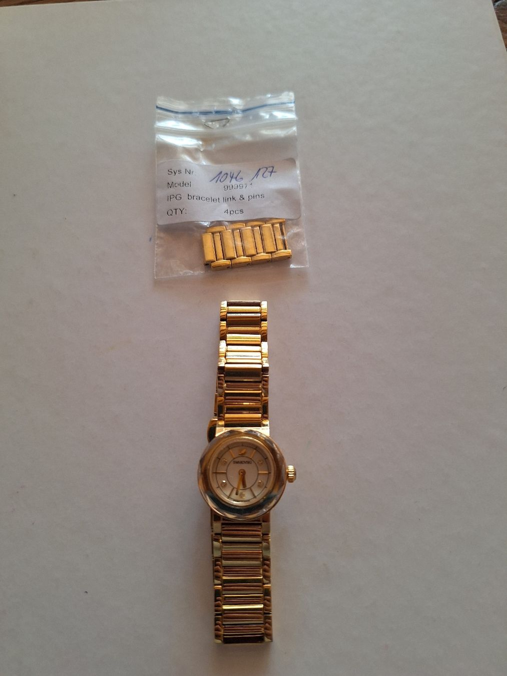 Swarovski Orologi: Orologio Swarovski Octea Mini dorato da donna – Usato da Riva San Vitale venduto da P.butti