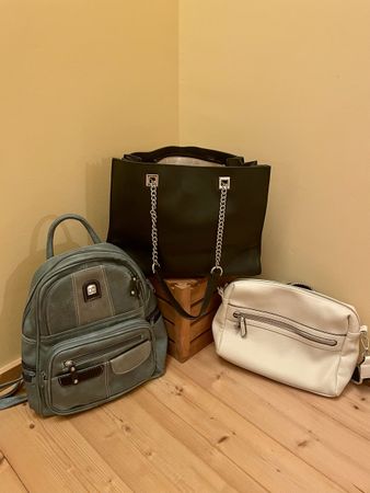 Handtaschen und Rucksack als Set