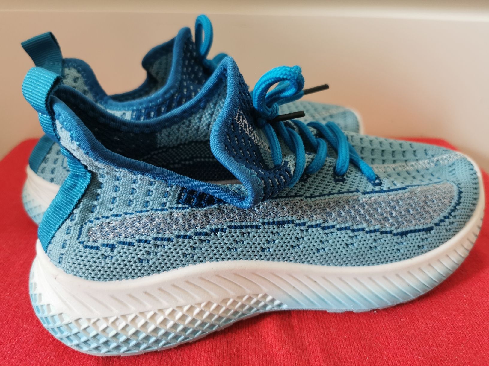 Scarpe da uomo: Unisex Schuhe Gr 35 – Nuovo e nell'imballaggio originale da Schlieren venduto da vlalif 2