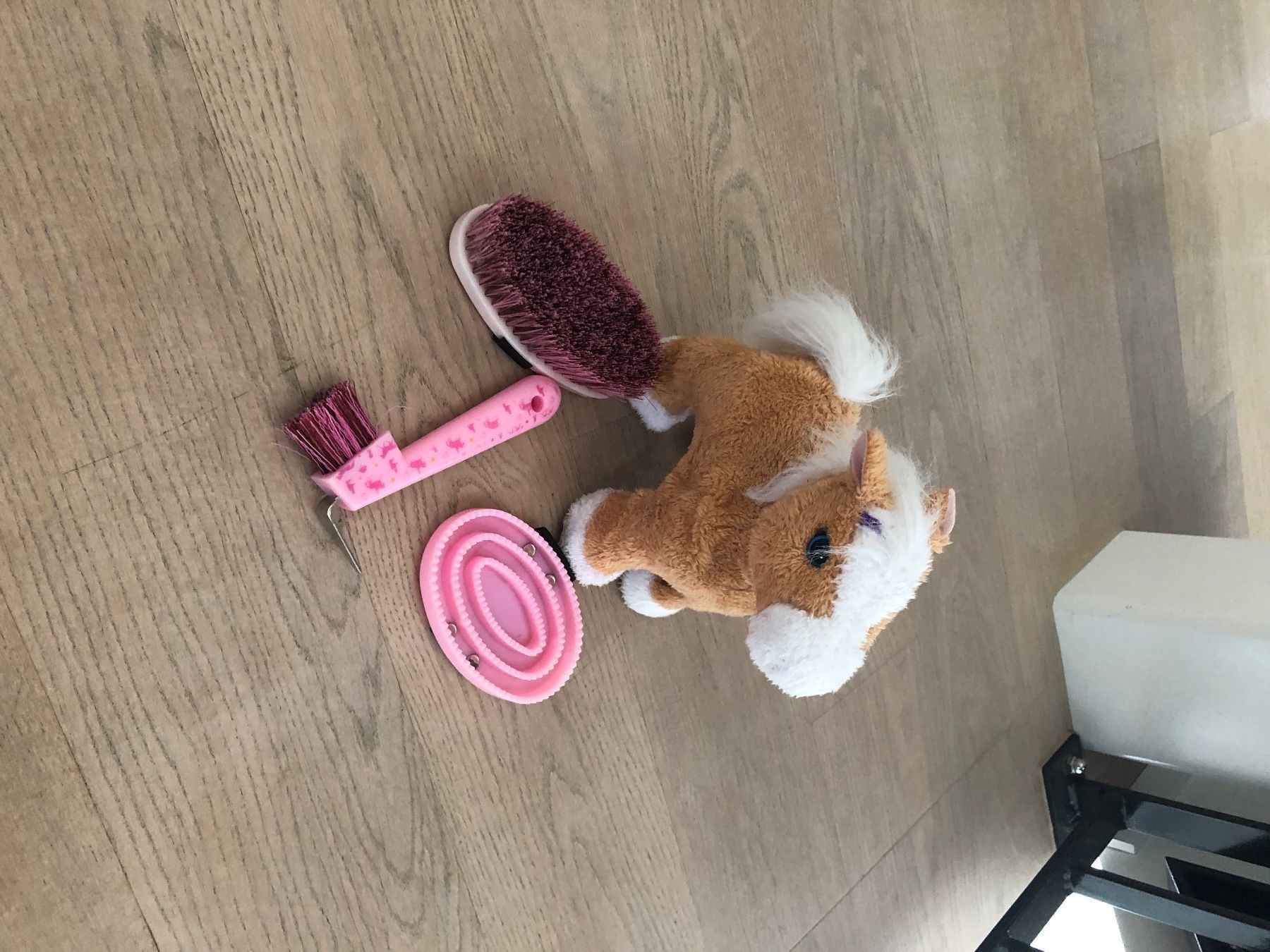 Sonstiges für Haushalt & Wohnen: Pony mit Striegel und Bürste – Gebraucht aus Adliswil von rossoelmare 1