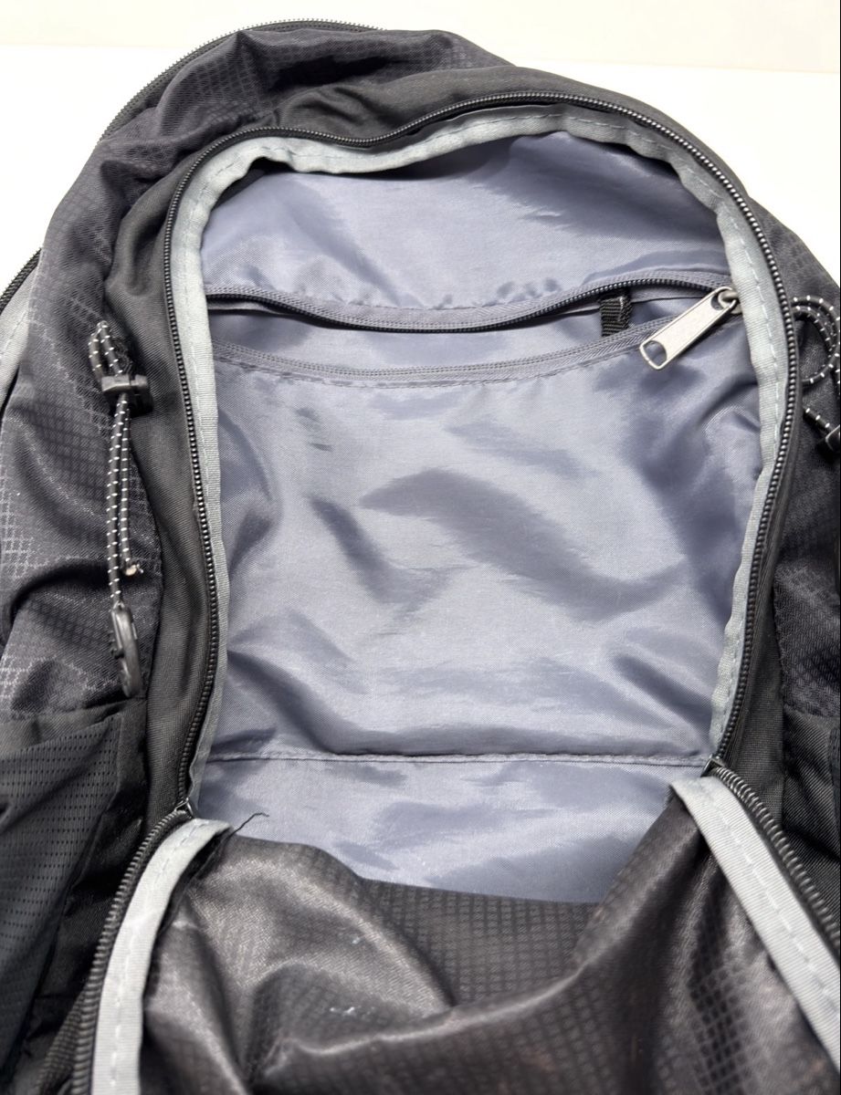 Zaini: Zaino leggero – Usato da Giubiasco venduto da mat_n8k5 4