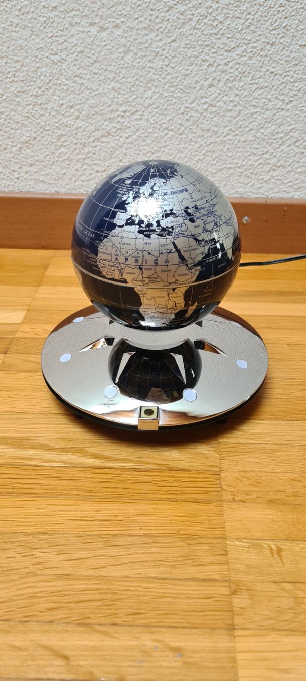 Tutte le decorazioni: Schwebende Erdkugel (Magnetisch) – Usato da Langnau b. Reiden venduto da Banshee7 1