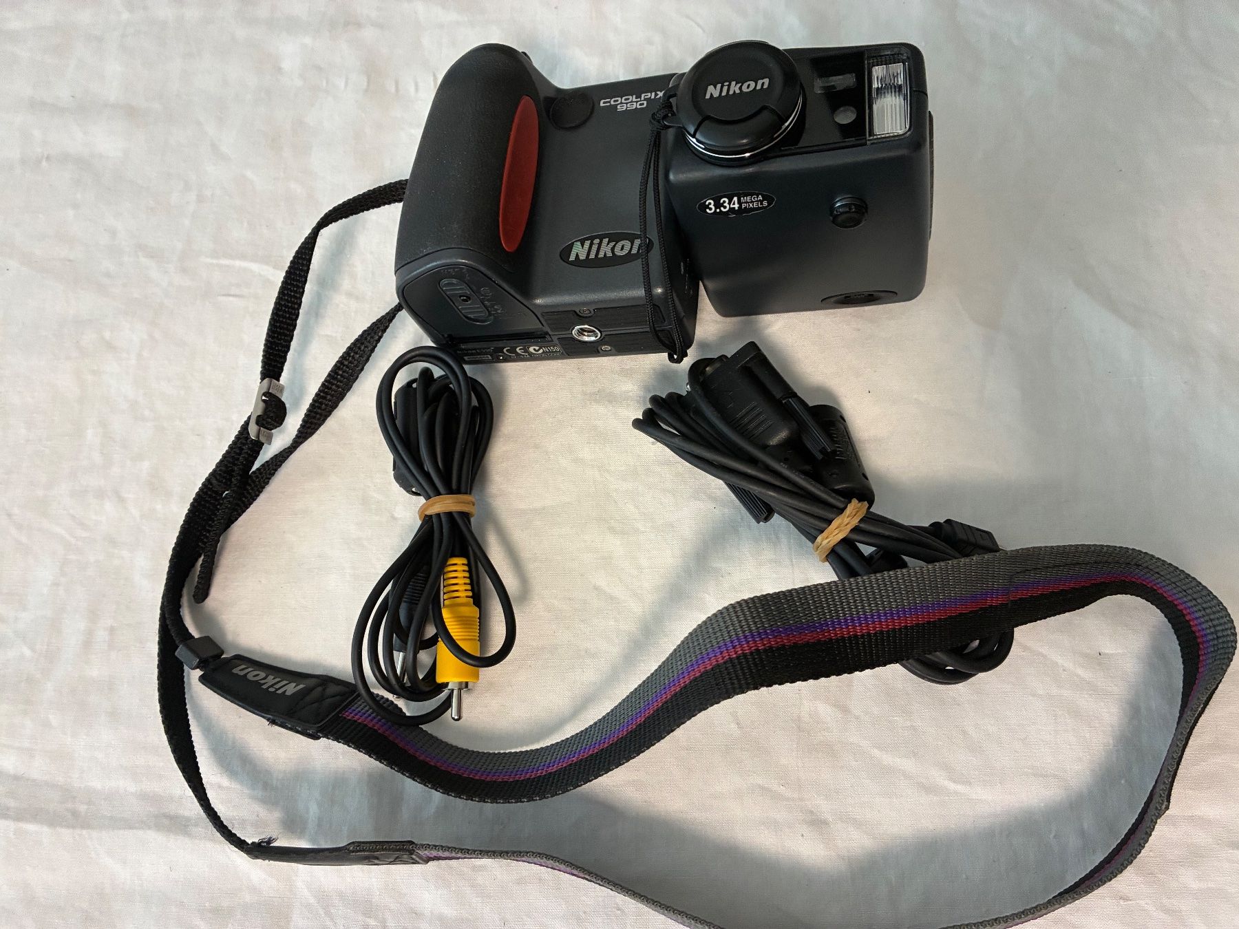 Nikon Appareil photo: Digitalkamera Nikon Coolpix E990 mit Kabeln – Défectueux à Döttingen par zha_xh2w
