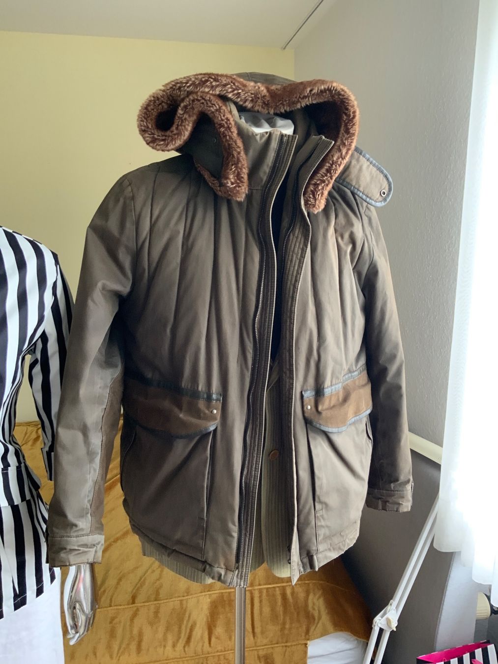 Hugo Boss Cappotti: Boss wintermantel gr 50 – Usato da Langnau am Albis venduto da Judithsebi