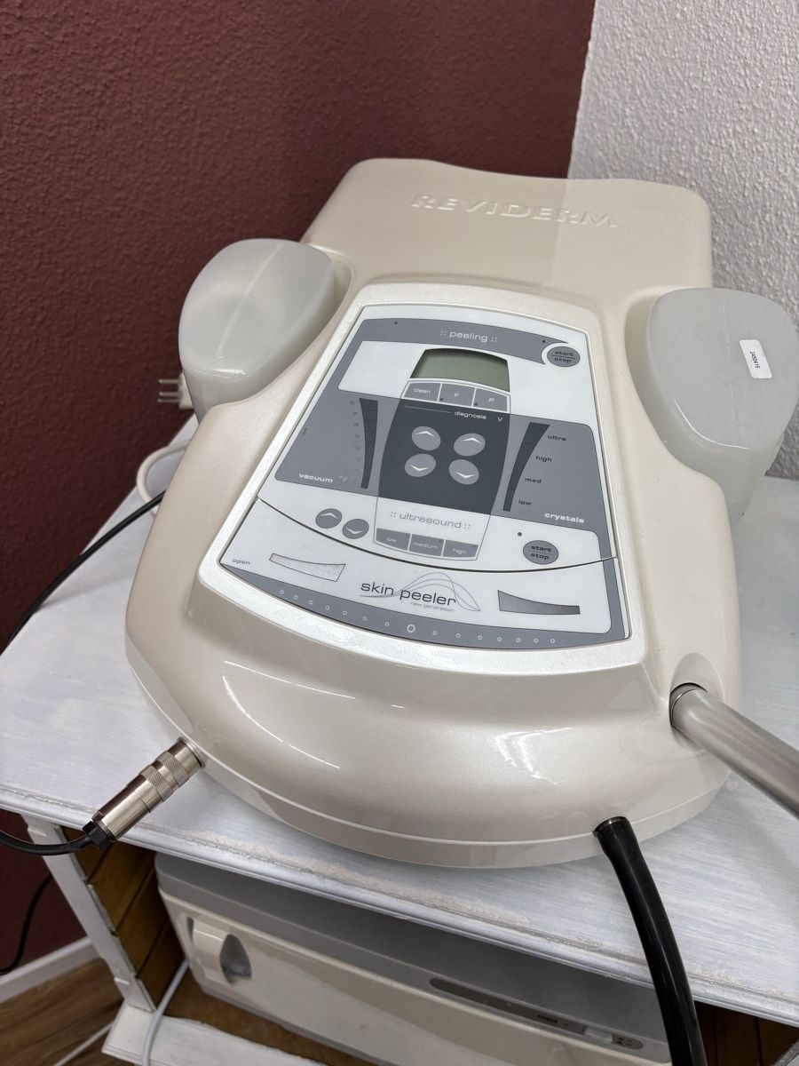 Soins du visage: Microdermabrasion – D'occasion à Buchs SG par Lucaffa 1
