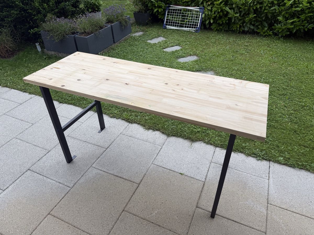Tische: Gartentisch / Werktisch – Gebraucht aus Ebikon von V_to_VRadivojevic