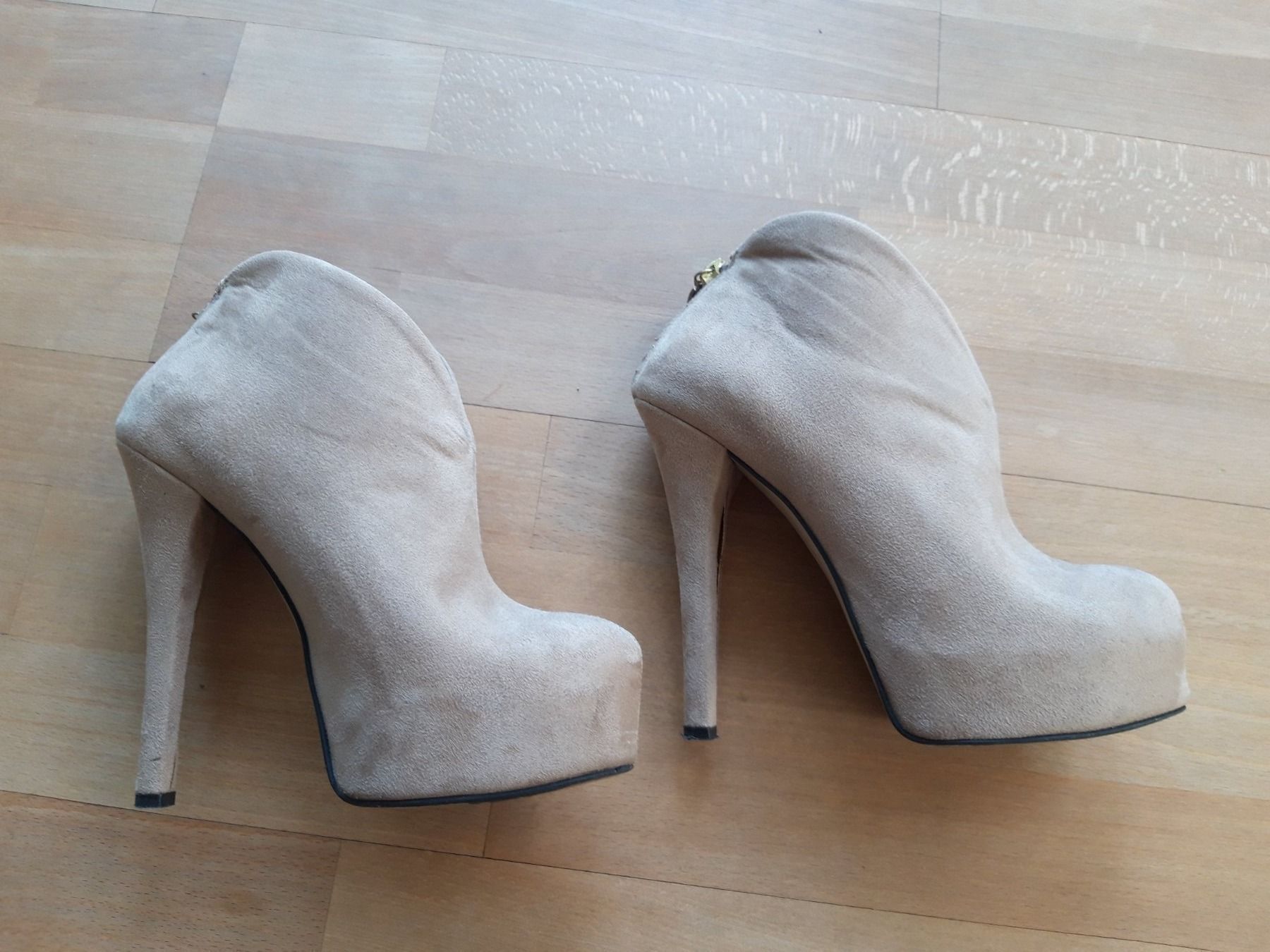 Scarpe da donna: Wildleder Stiefeletten Ankle Pumps Plateau Classy Boho – Usato da Feuerthalen venduto da tanatha_st 2