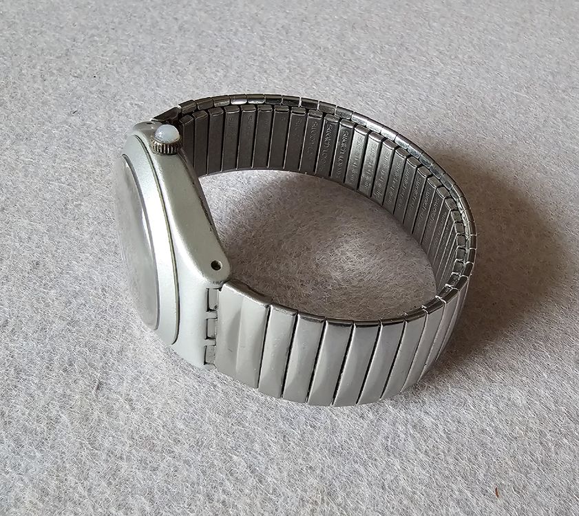 Swatch Swiss Elegante Herrenuhr 37 mm 4