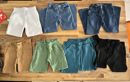 Sieben verschiedene Hosen in gutem Zustand 
